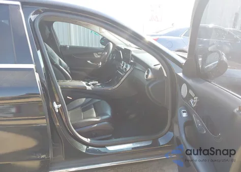 2015 Mercedes-Benz C 300 4Matic z USA, uszkodzony, nr VIN 55SWF4KB5FU070861